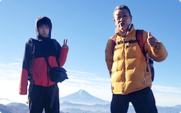 クロスバイクにのる齊藤さん